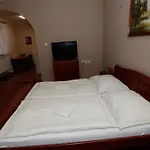 Sungarden-velky Meder Bed & Breakfast
