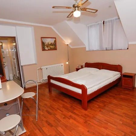 Sungarden-velky Meder Bed & Breakfast