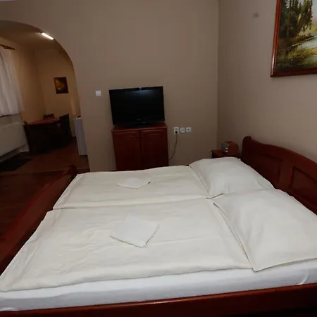 Sungarden-velky Meder Bed & Breakfast