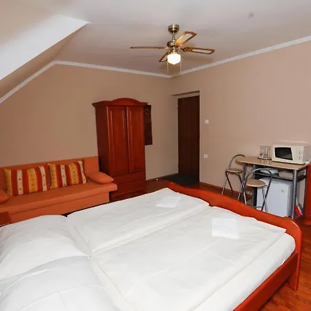 فندق مبيت وإفطار Sungarden-velky Meder 3*