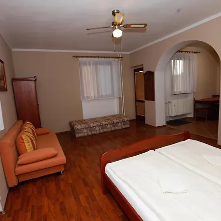 Sungarden-velky Meder فندق مبيت وإفطار